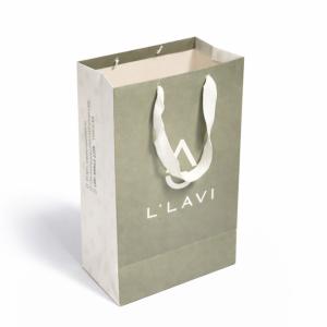 SACOLA COM ALÇA GORGURÃO PERSONALIZADA Papel offset 240g 28x21x10 4x0  Faca de corte + colagem 